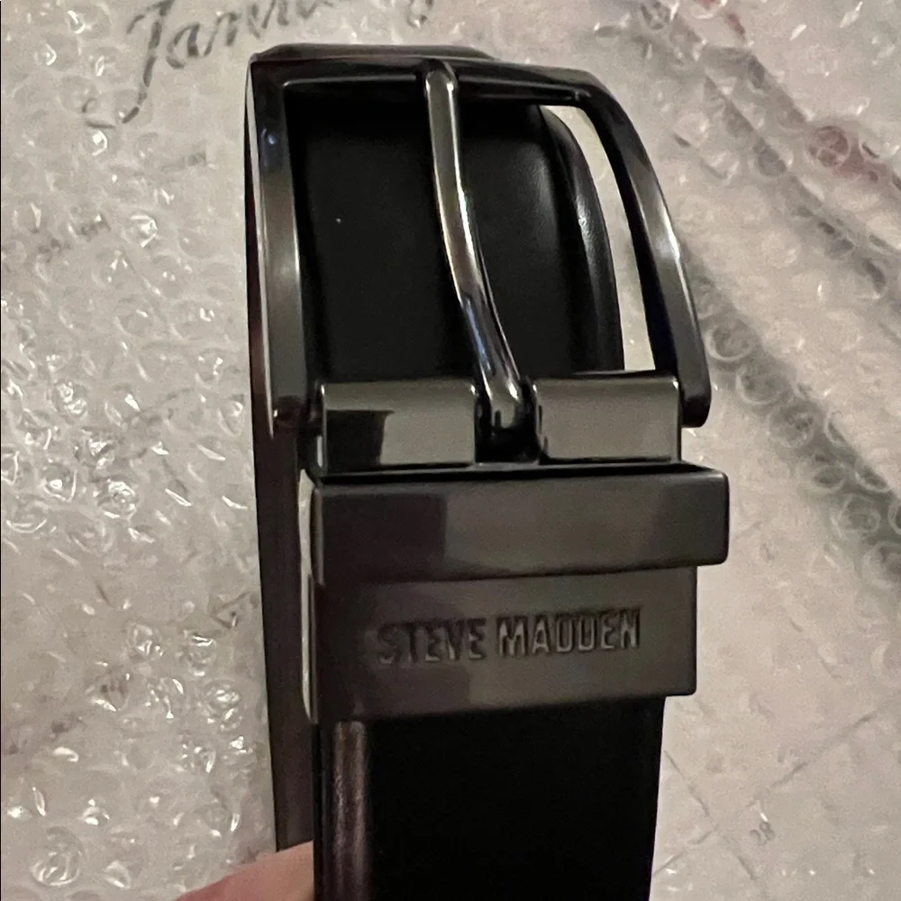 Steve Madden Boys Reversible Black Brown Belt with Gun Metal Buckle in Size 30 L